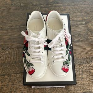 Leather Gucci sneakers